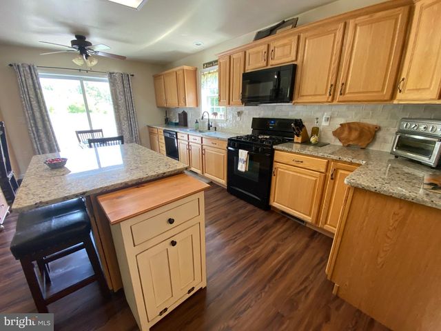 4 WAGTAIL CT, Bechtelsville, PA 19505
