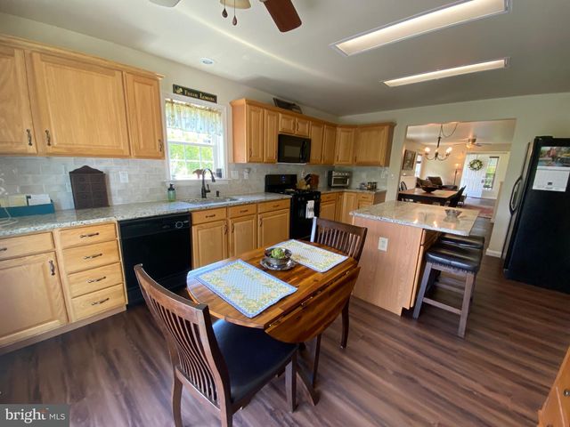 4 WAGTAIL CT, Bechtelsville, PA 19505