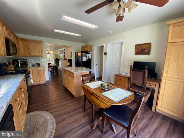4 WAGTAIL CT, Bechtelsville, PA 19505