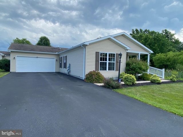 4 WAGTAIL CT, Bechtelsville, PA 19505