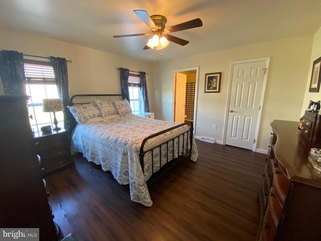 4 WAGTAIL CT, Bechtelsville, PA 19505