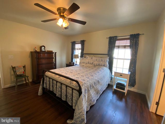 4 WAGTAIL CT, Bechtelsville, PA 19505
