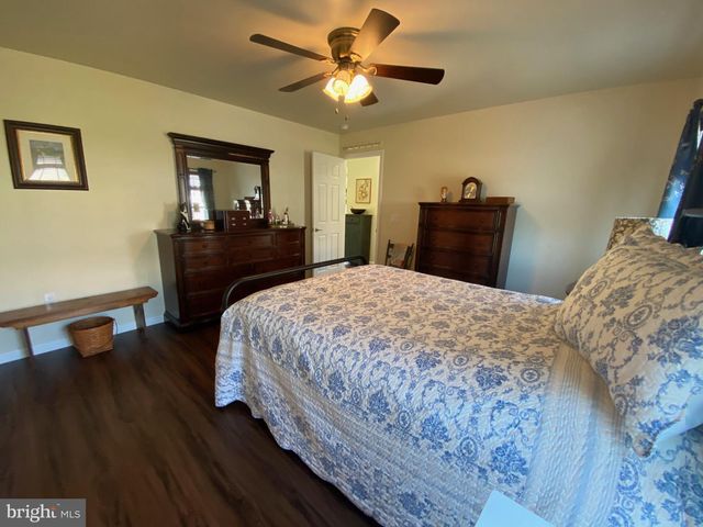 4 WAGTAIL CT, Bechtelsville, PA 19505