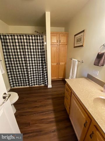 4 WAGTAIL CT, Bechtelsville, PA 19505