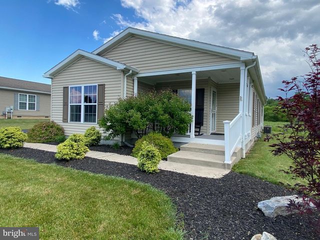 4 WAGTAIL CT, Bechtelsville, PA 19505