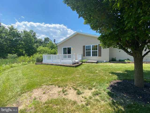 4 WAGTAIL CT, Bechtelsville, PA 19505