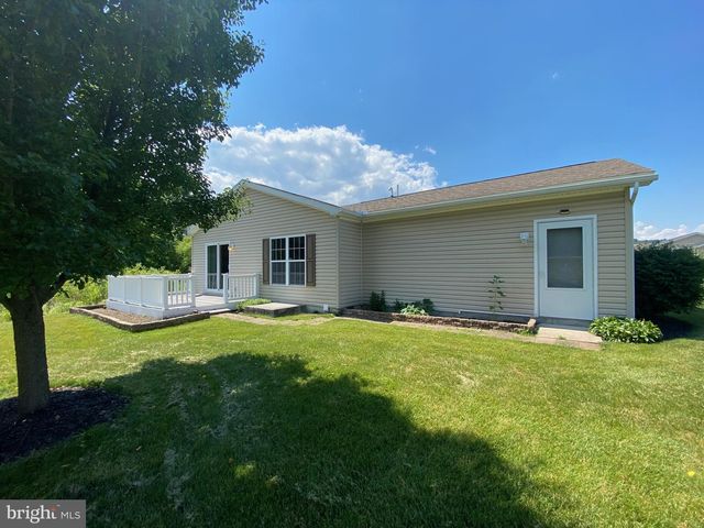 4 WAGTAIL CT, Bechtelsville, PA 19505