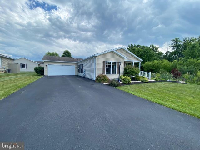 4 WAGTAIL CT, Bechtelsville, PA 19505