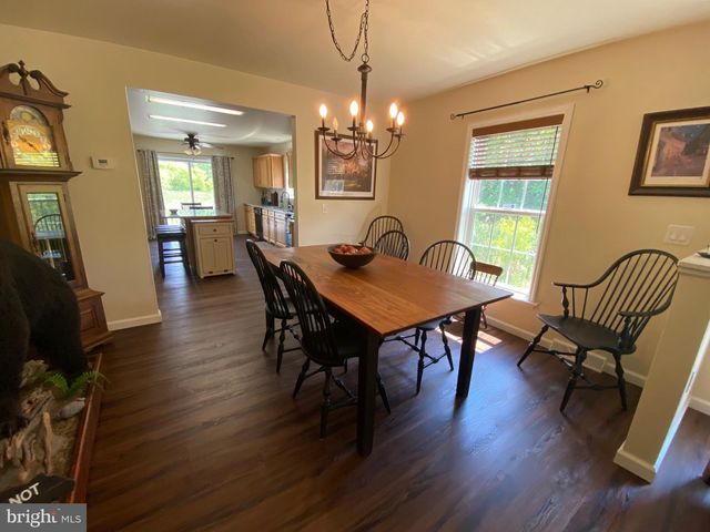 4 WAGTAIL CT, Bechtelsville, PA 19505