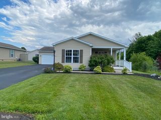 4 WAGTAIL CT, Bechtelsville, PA 19505