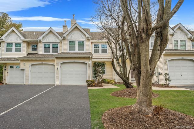 103 Northwood Court, Bayport, NY 11705