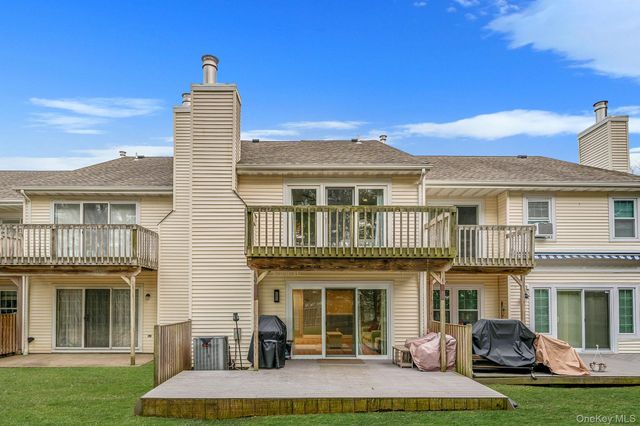 103 Northwood Court, Bayport, NY 11705