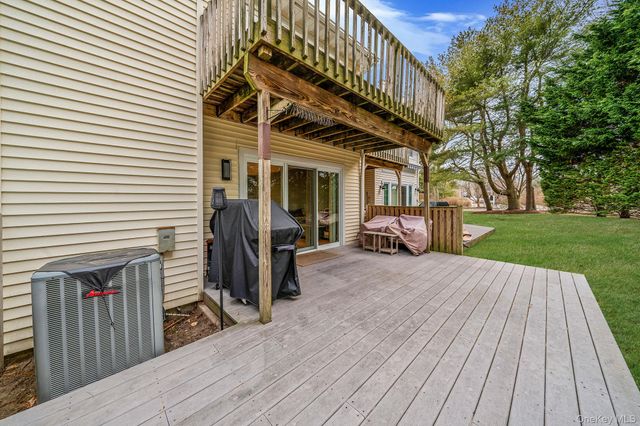 103 Northwood Court, Bayport, NY 11705