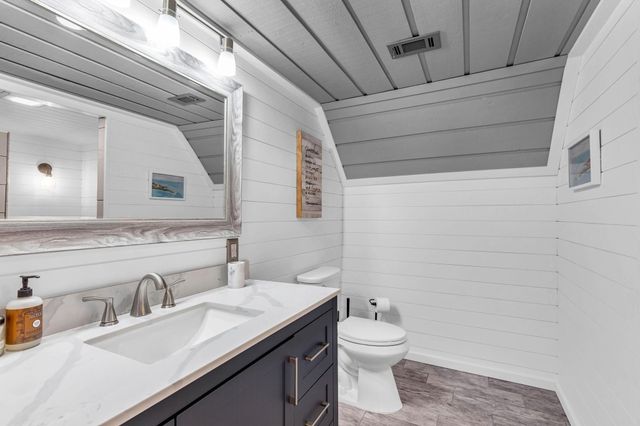318 Coventry RD, Spicewood, TX 78669
