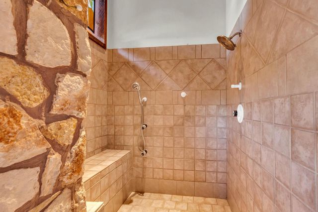 318 Coventry RD, Spicewood, TX 78669