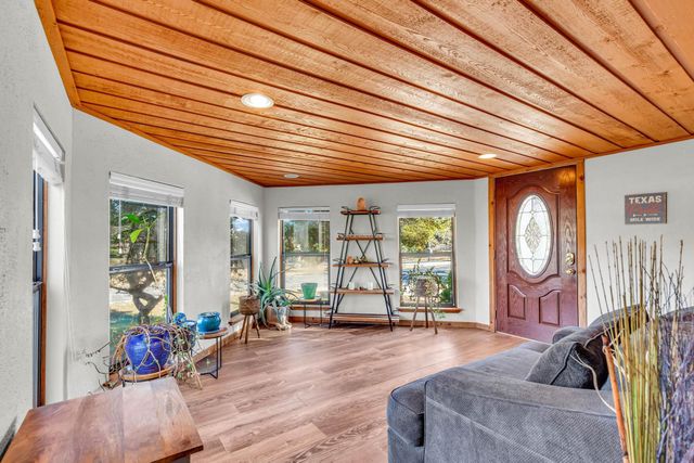 318 Coventry RD, Spicewood, TX 78669
