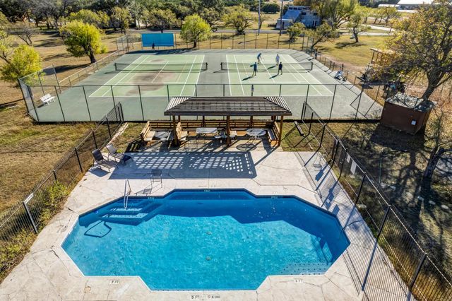 318 Coventry RD, Spicewood, TX 78669