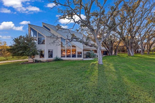 318 Coventry RD, Spicewood, TX 78669