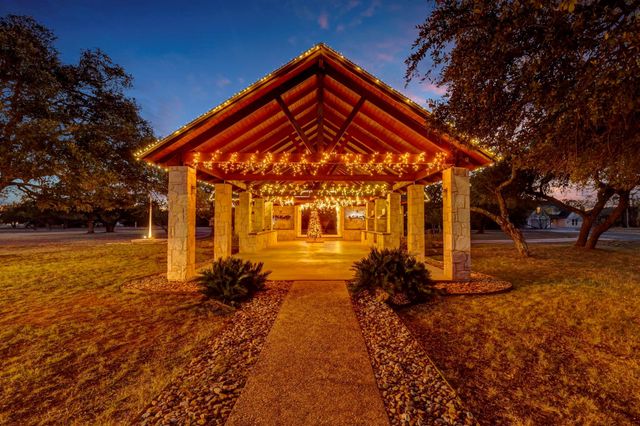 318 Coventry RD, Spicewood, TX 78669