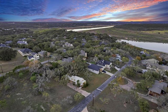 318 Coventry RD, Spicewood, TX 78669