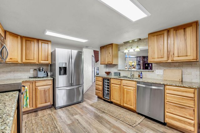 318 Coventry RD, Spicewood, TX 78669