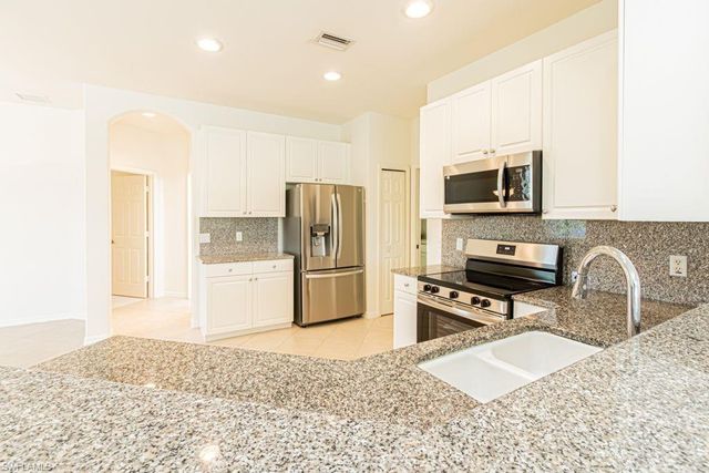 10615 Camarelle CIR, Fort Myers, FL 33913