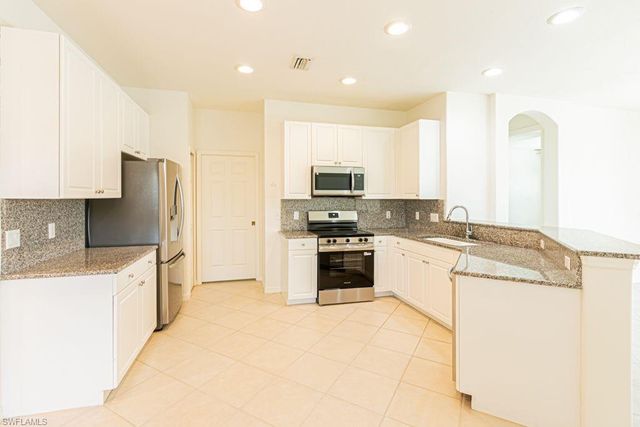 10615 Camarelle CIR, Fort Myers, FL 33913