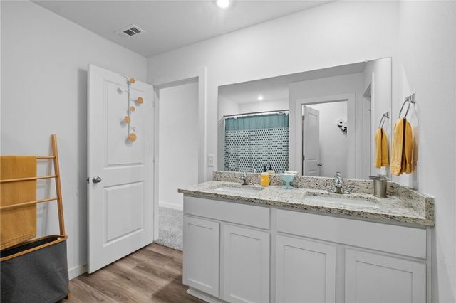 304 NW Bellflower Street, Highfill, AR 72734