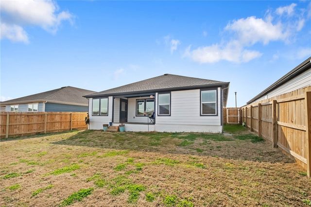 304 NW Bellflower Street, Highfill, AR 72734