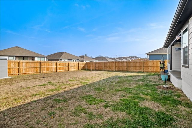 304 NW Bellflower Street, Highfill, AR 72734