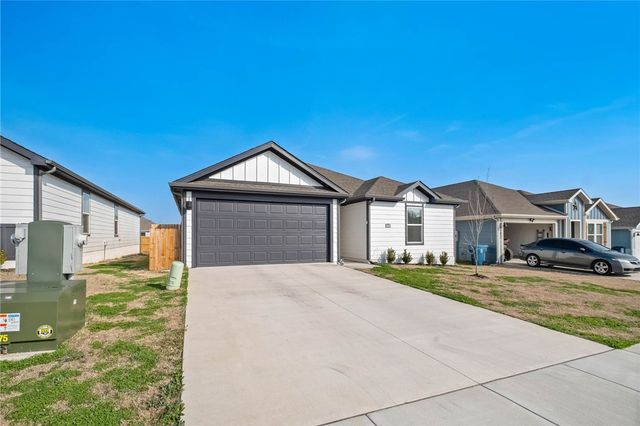 304 NW Bellflower Street, Highfill, AR 72734