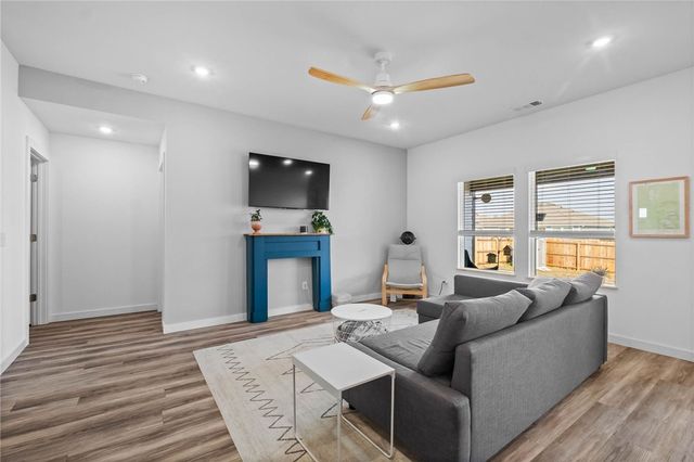 304 NW Bellflower Street, Highfill, AR 72734