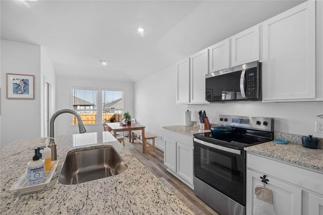 304 NW Bellflower Street, Highfill, AR 72734