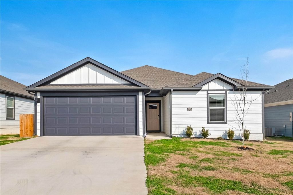 304 NW Bellflower Street, Highfill, AR 72734