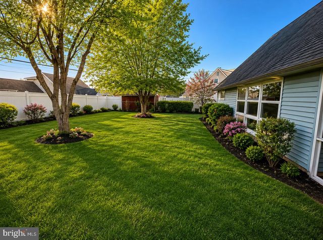 15 CATALPA LN, Levittown, PA 19055