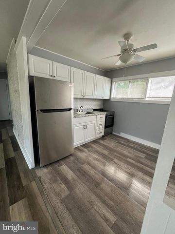 15 CATALPA LN, Levittown, PA 19055