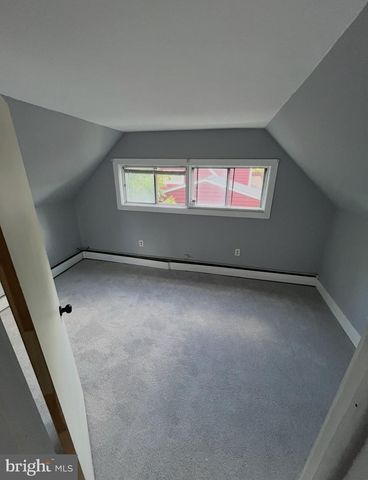 15 CATALPA LN, Levittown, PA 19055