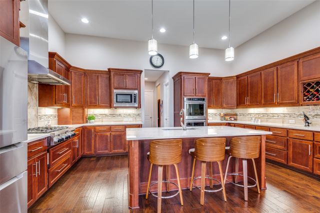 6909 Schubert, Colleyville, TX 76034