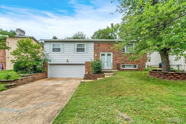 331 Sorrento Drive, Ballwin, MO 63021