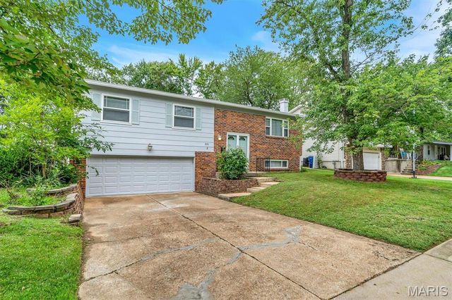 331 Sorrento Drive, Ballwin, MO 63021