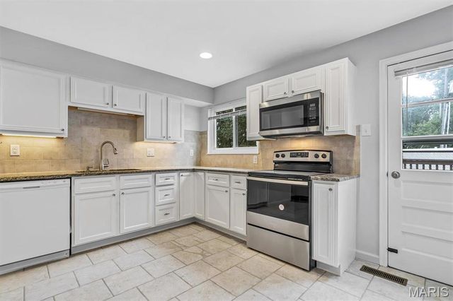 331 Sorrento Drive, Ballwin, MO 63021
