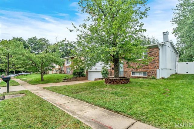 331 Sorrento Drive, Ballwin, MO 63021