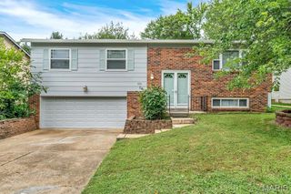 331 Sorrento Drive, Ballwin, MO 63021