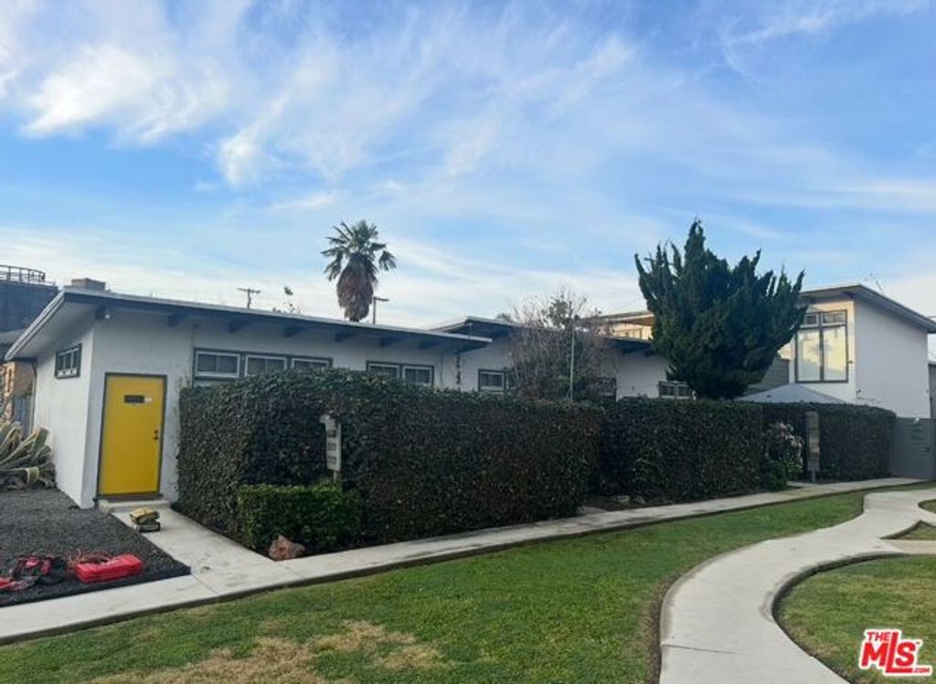 8807 Reading Avenue, Los Angeles, CA 90045