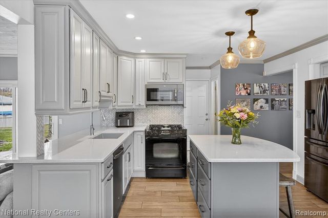 42020 Hystone Street, Canton, MI 48187