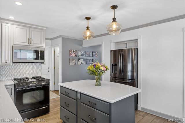 42020 Hystone Street, Canton, MI 48187