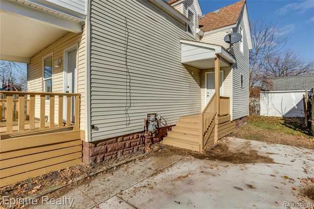 711 Stanton Street, Port Huron, MI 48060