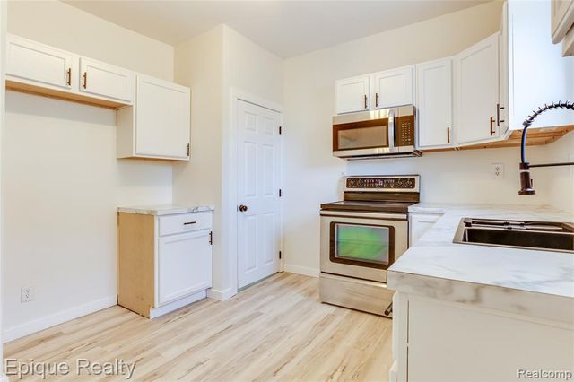 711 Stanton Street, Port Huron, MI 48060