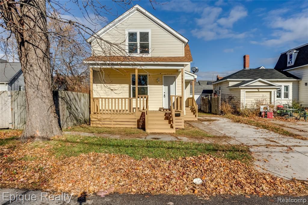 711 Stanton Street, Port Huron, MI 48060