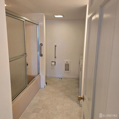 14 Sussex Way 14N, Monroe, NJ 08831